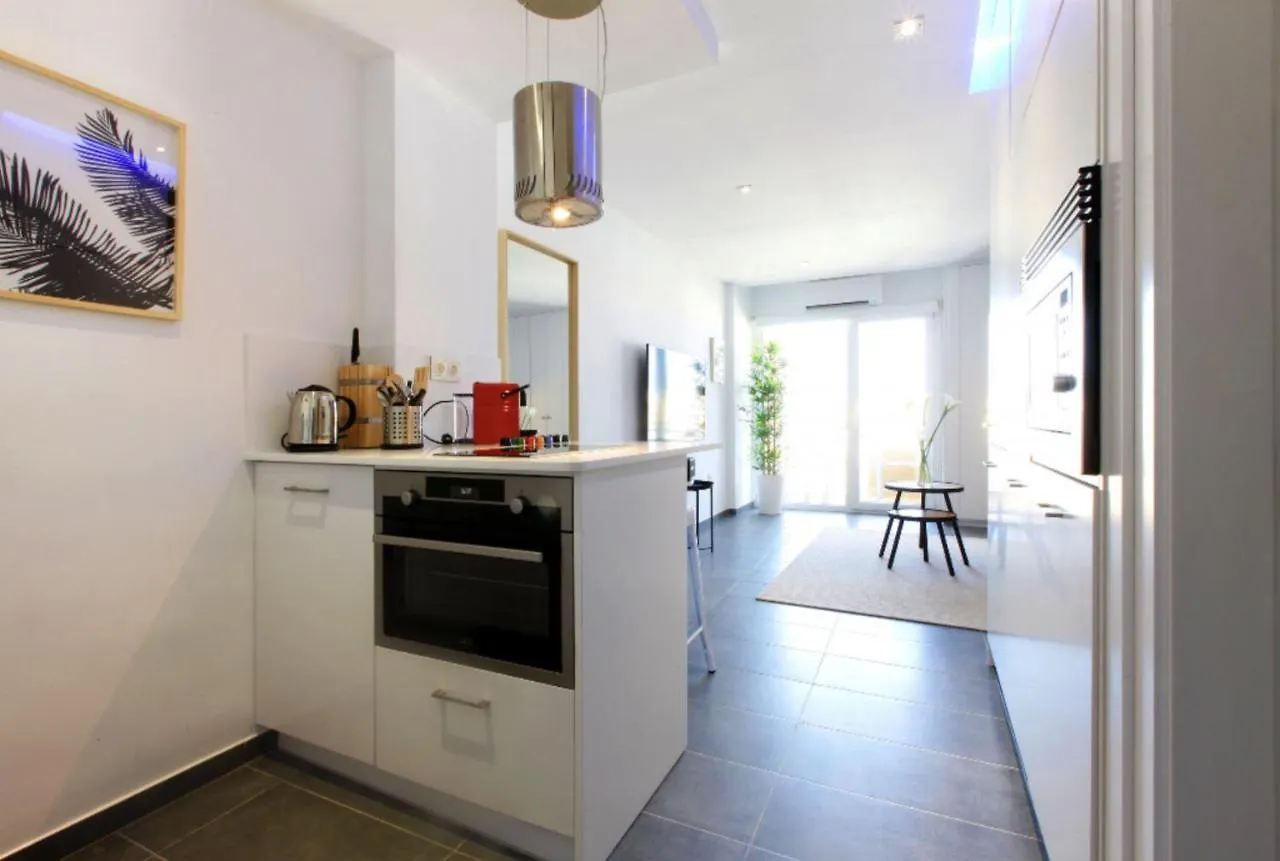Precioso Apartamento Con Vistas Al Mar Y Piscinas Benalmadena Apartment