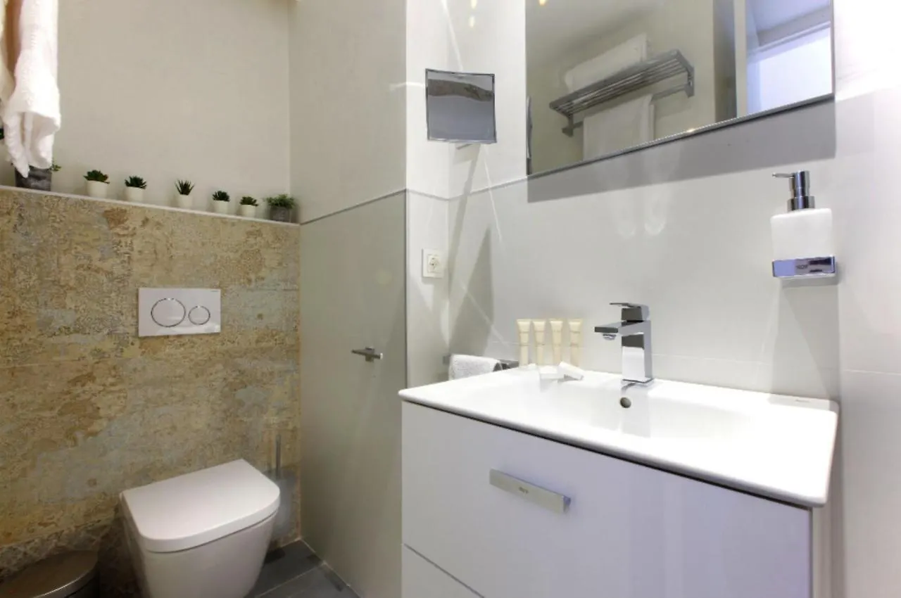 Precioso Apartamento Con Vistas Al Mar Y Piscinas Benalmadena